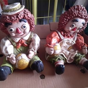 Raggedy Ann and Andy statues